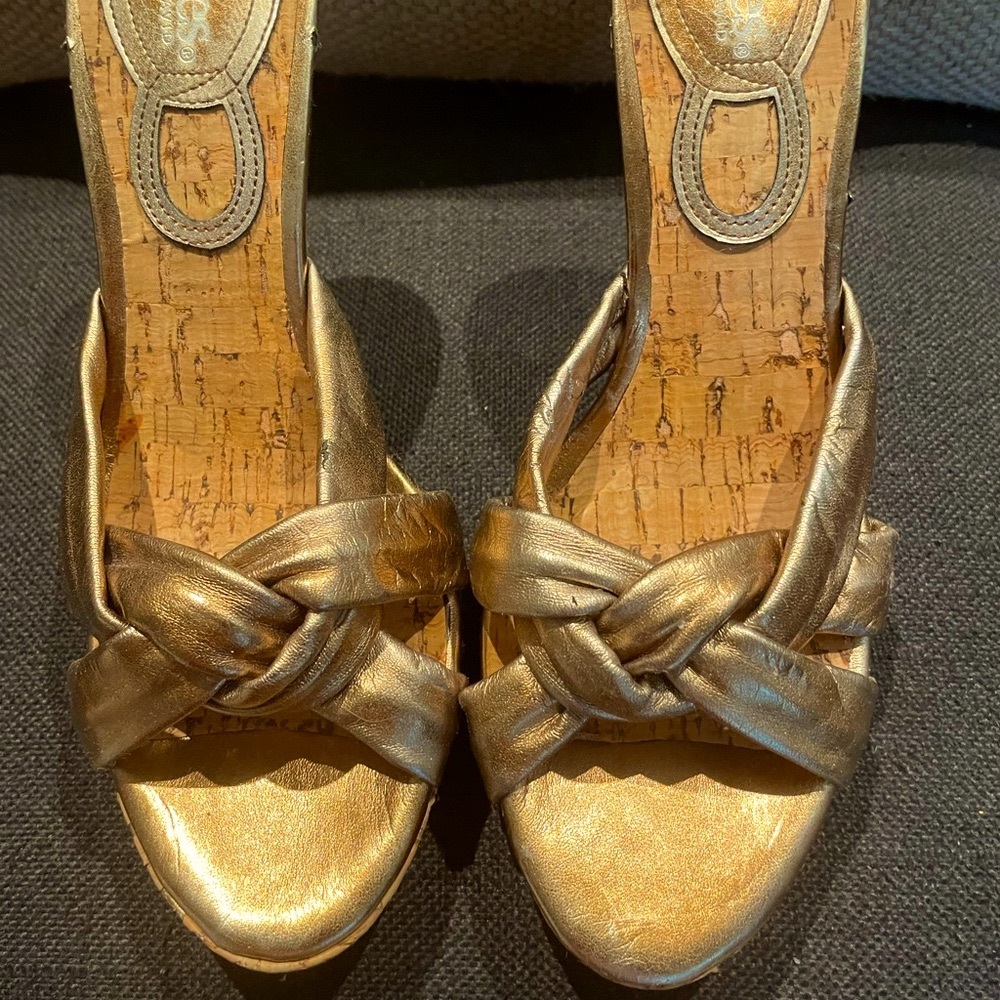 CHARLES DAVID MULES CORK/BRONZE EUC